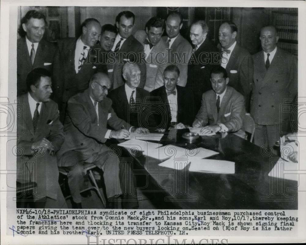 1954 Press Photo Athletics new owners with Connie Mack Sr & sons Earl & Roy