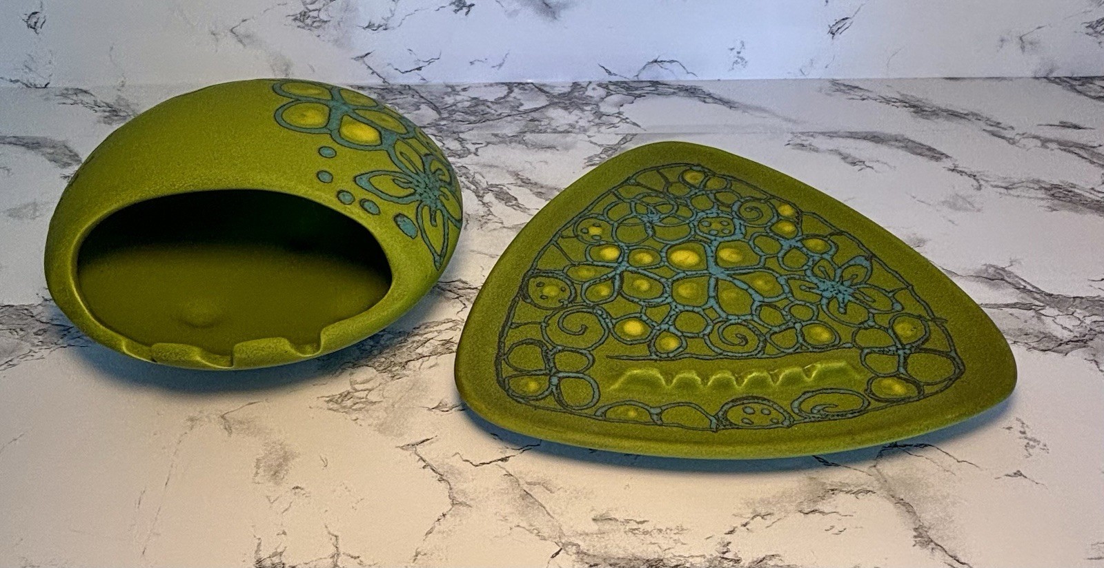 Sascha Brastoff MCM Chartreuse Atomic Blue Ashtray Cigarette Box Smoking Set