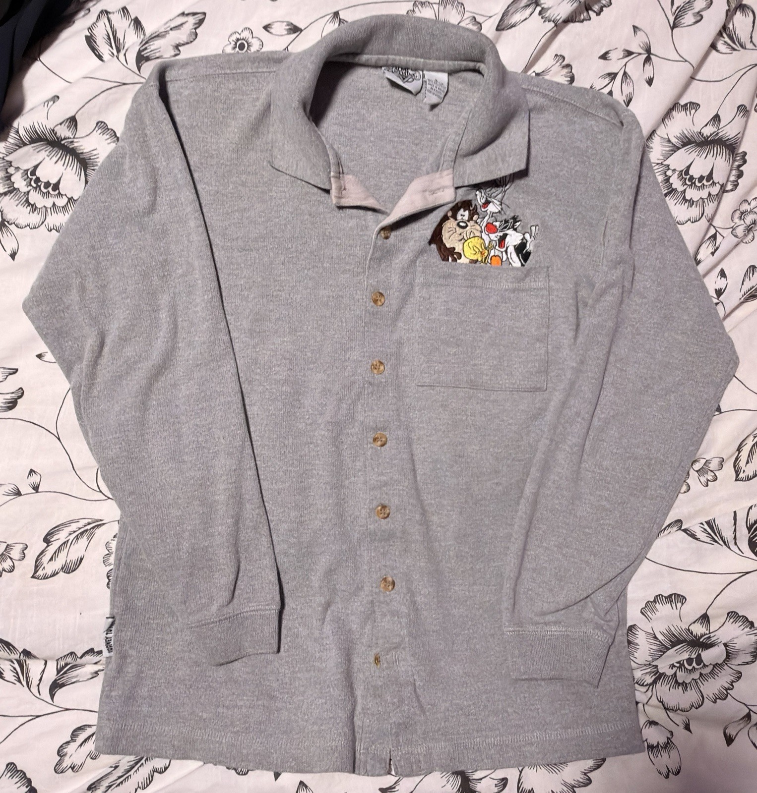 VINTAGE 1990s Warner Bros Looney Tunes Taz Bugs Tweety Embroidered Button Up VINTAGE 1990s Warner Bros Looney Tunes Taz Bugs Tweety Embroidered Button Up
