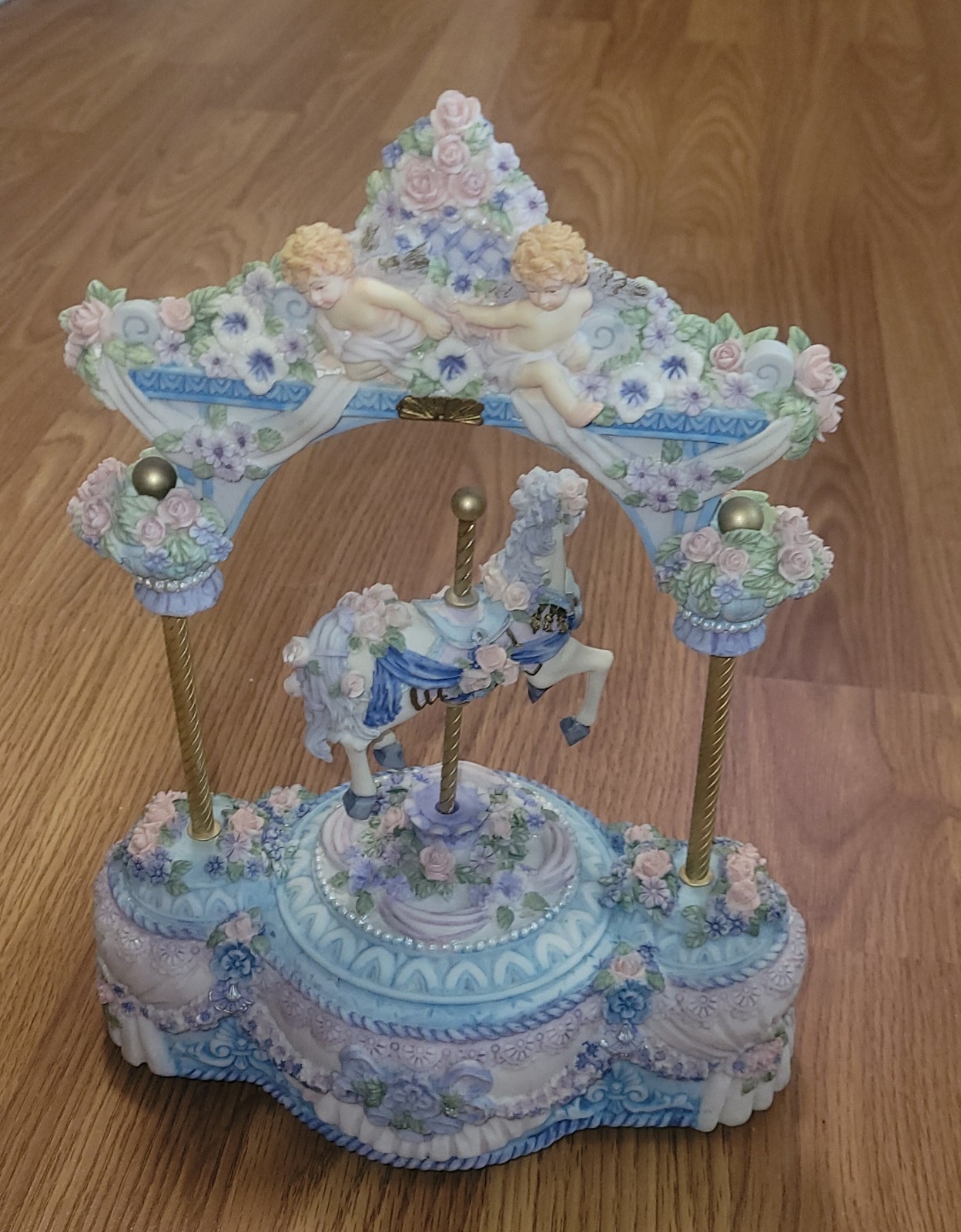 Vintage Classic Treasures Carousel Music Box–10.5\