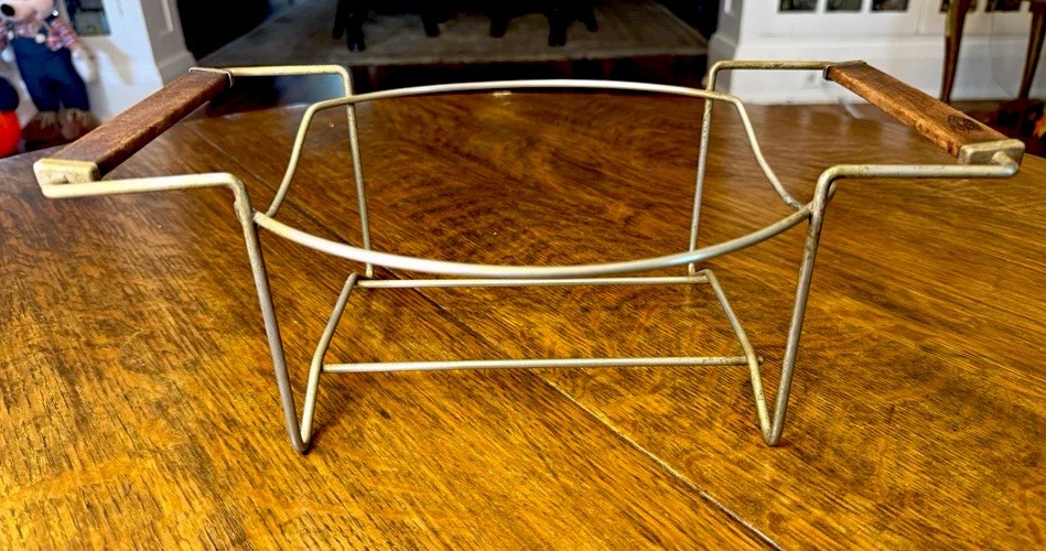 Vintage MCM Casserole Pyrex Holder Stand Rack w/ Dark Brown Wood Handles, 12 in Vintage MCM Casserole Pyrex Holder Stand Rack w/ Dark Brown Wood Handles, 12 in