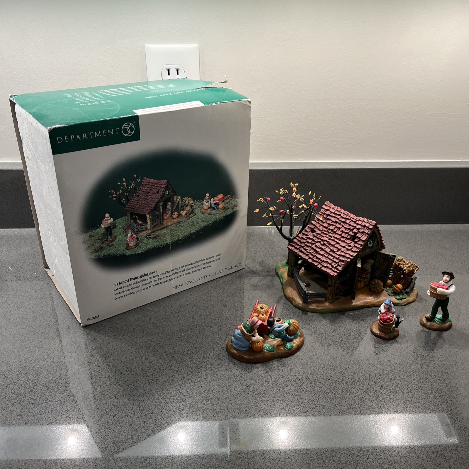Dept 56 New England Village \