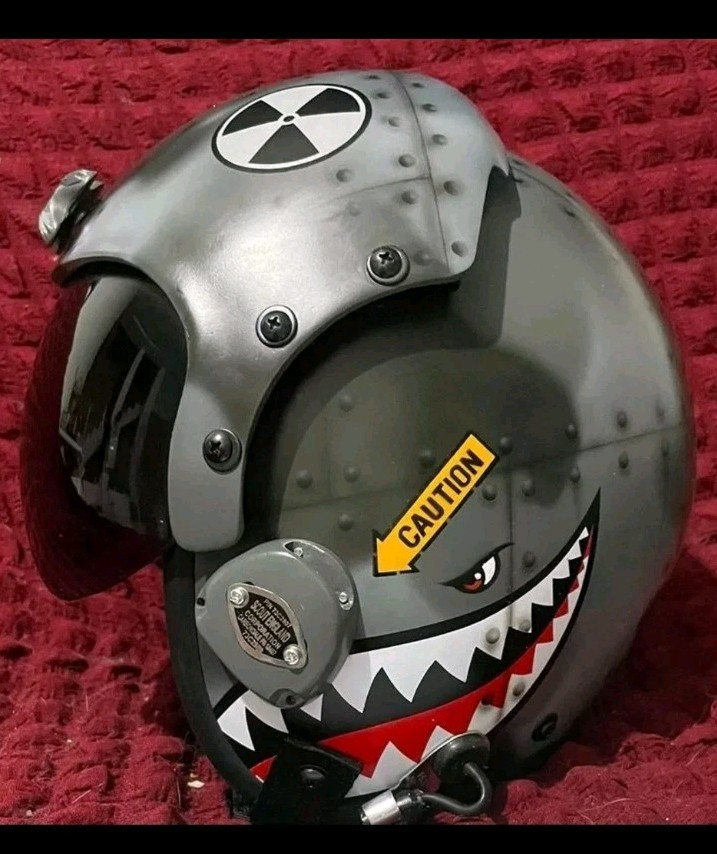 HGU-33 CUSTOM SHARK FIGHTER PILOT HELMET REPLICA+BADGE