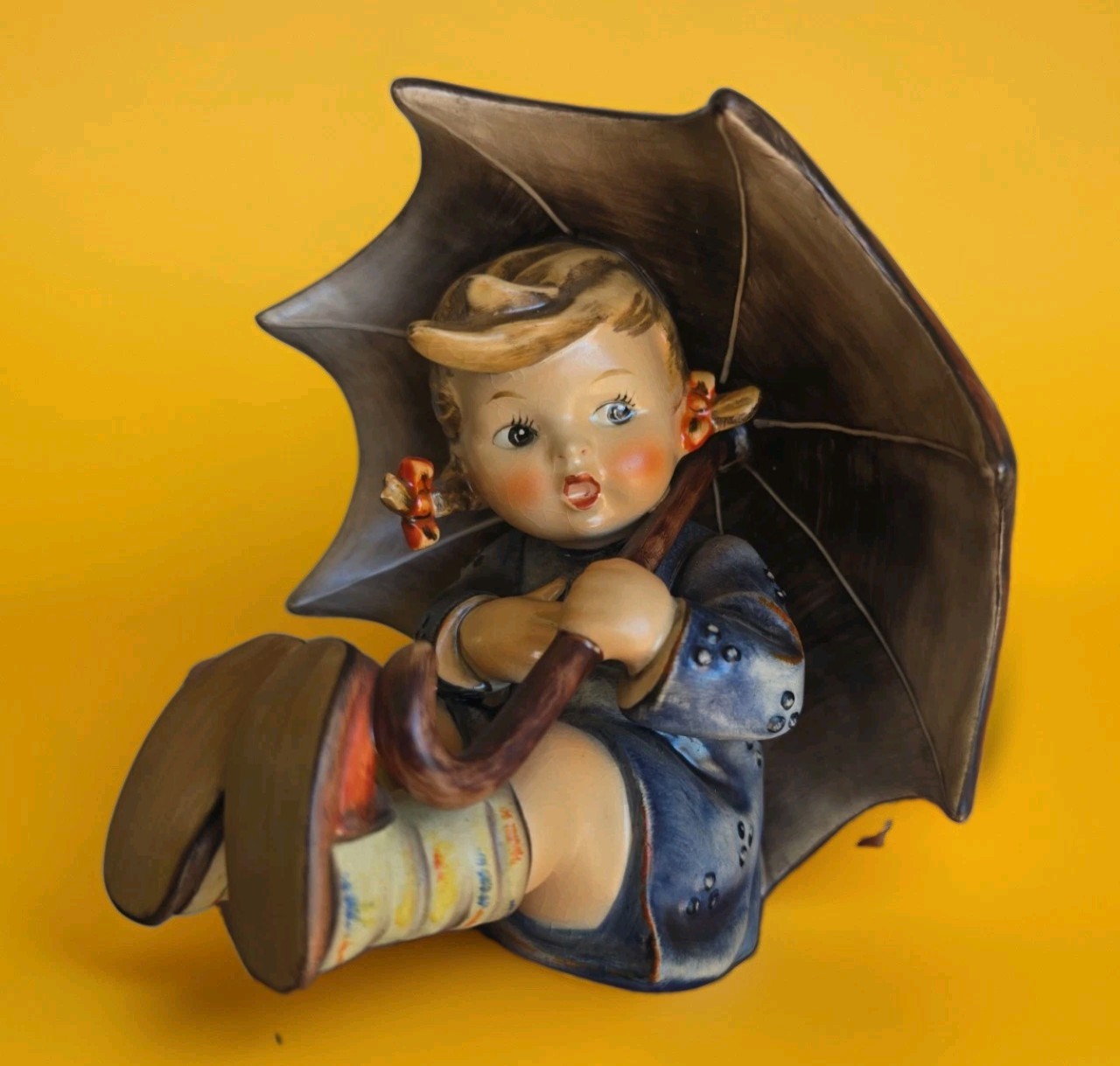 Goebel Hummel Umbrella Girl Figurine 152/08 1951 Goebel Hummel Umbrella Girl Figurine 152/08 1951