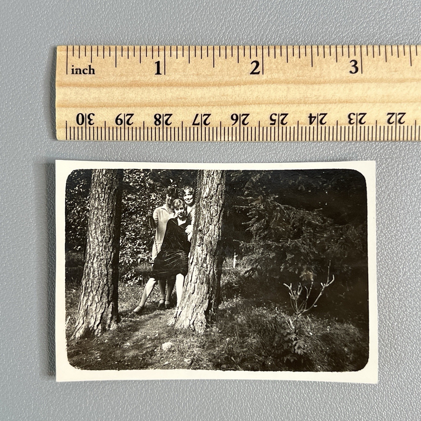 Vtg 1920s 1930s Photo Women Girl on Tree Swing Fashion Flapper Era Snapshot B&W