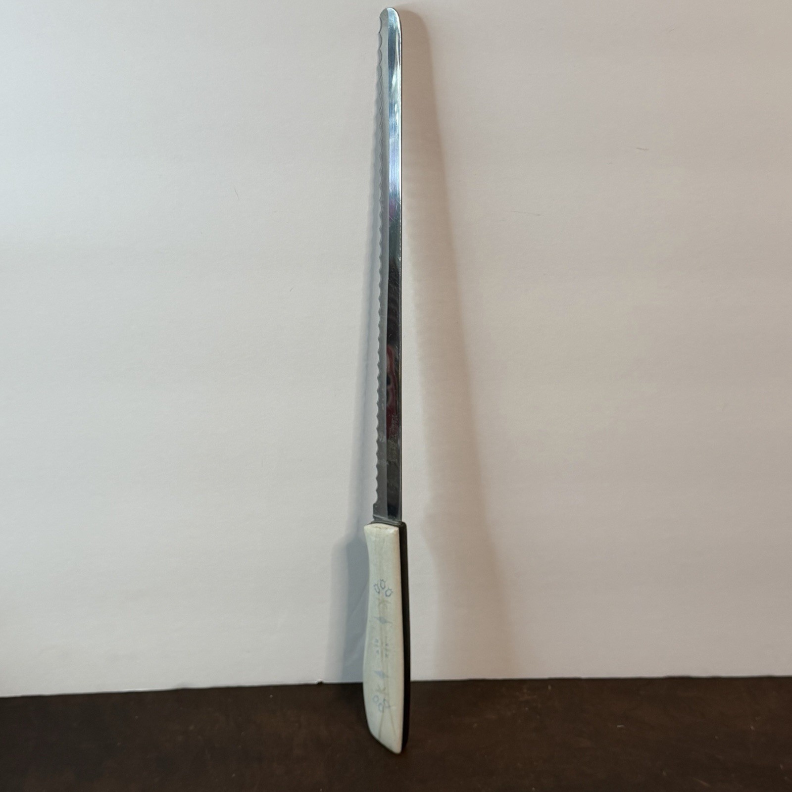 Vintage Ekco Vanadium Stainless Hollow Ground Blue Dutch Tulip Knife Made USA