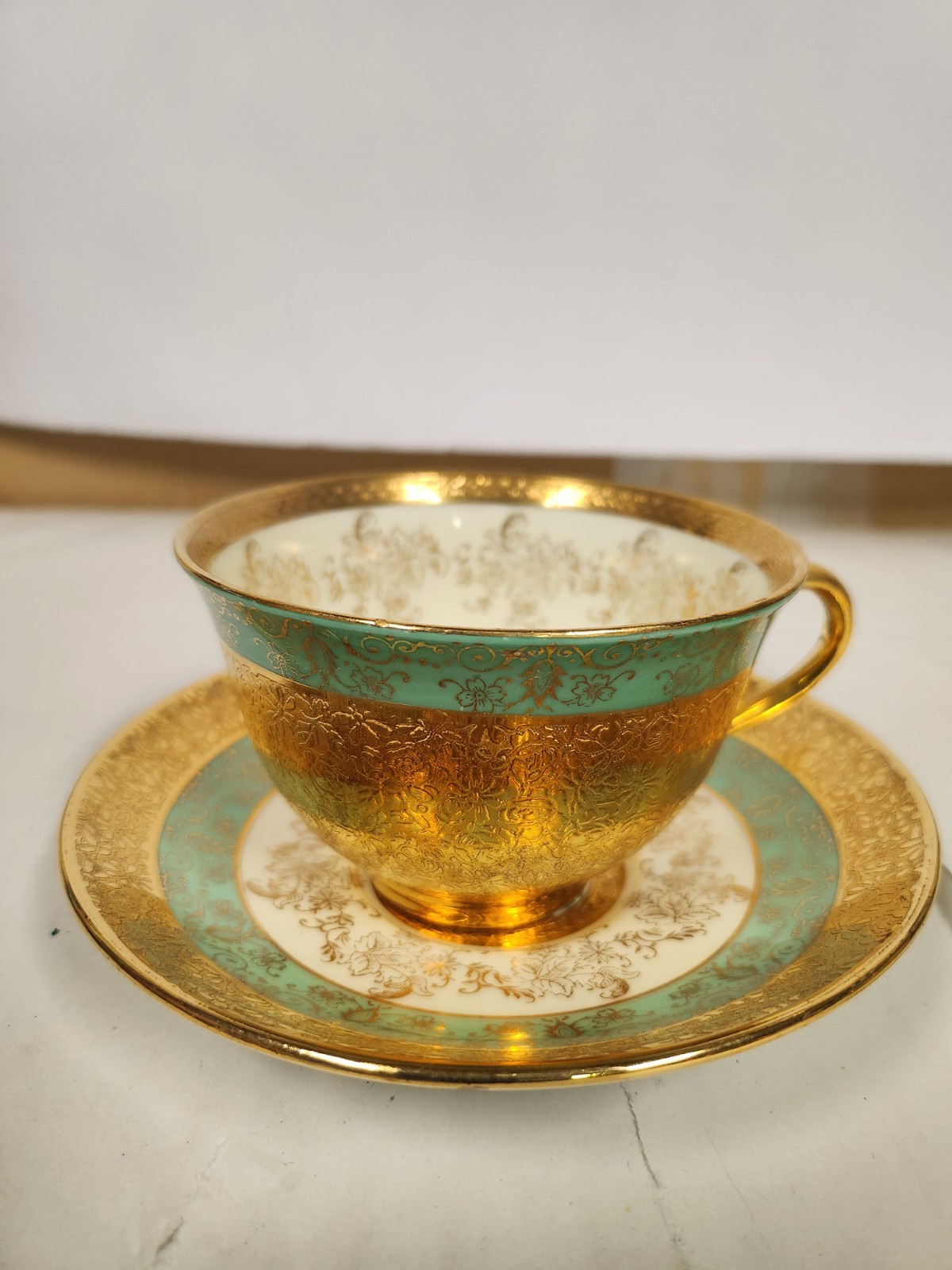 LeMieux 24K Gold Bone China Teacup & Saucer Vintage Mint Collectible - 2 set LeMieux 24K Gold Bone China Teacup & Saucer Vintage Mint Collectible - 2 set