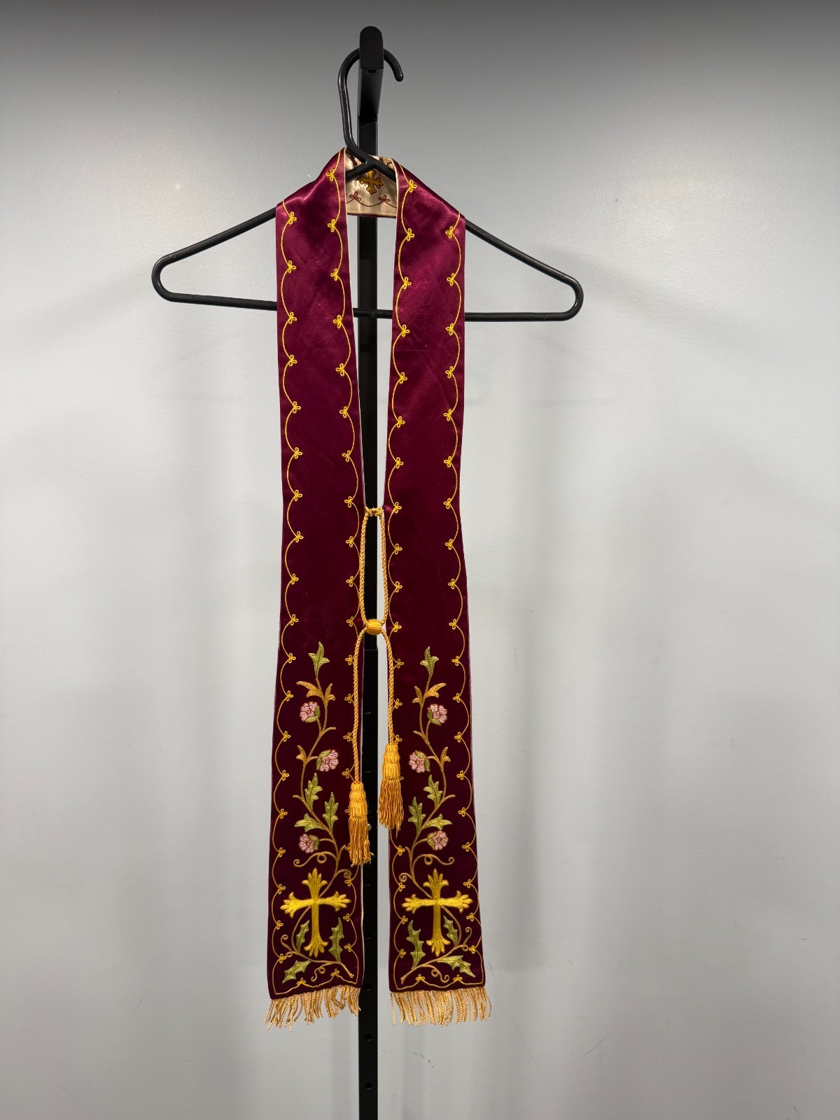 VINTAGE PURPLE AND WHITE REVERSIBLE STOLE WITH EMBROIDERY
