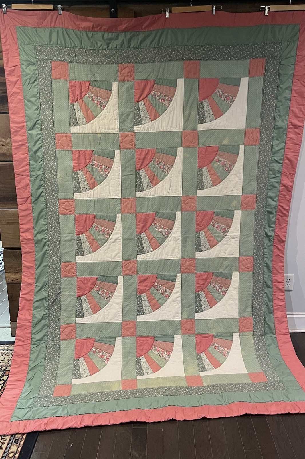 Vintage Grandmother\'s Fan Quilt Hand Stitched Farmhouse 66”x 82” READ SALE