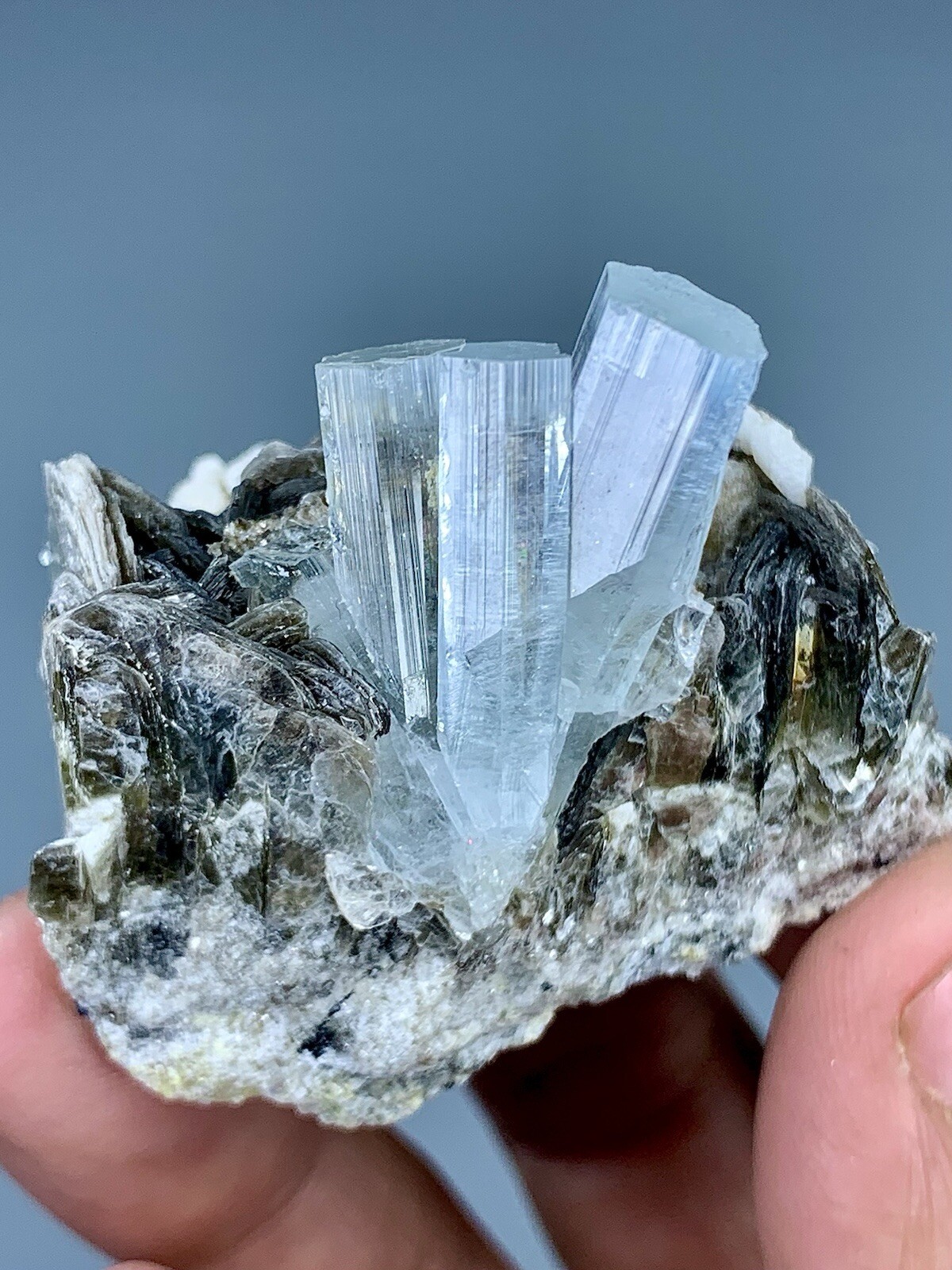 73 GM Natural Terminated Aquamarine Crystals Cluster Combine With Muscovite Mica