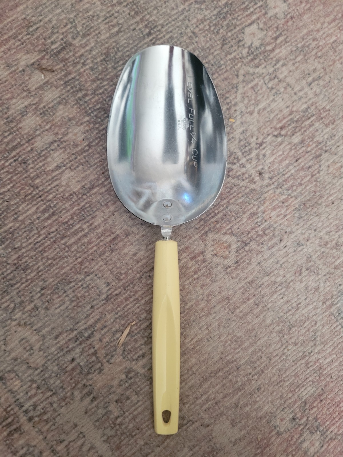 Vintage EKCO U.S.A. 1/4 cup scoop Kitchenware Utensils MCM yellow Grannycore Vintage EKCO U.S.A. 1/4 cup scoop Kitchenware Utensils MCM yellow Grannycore