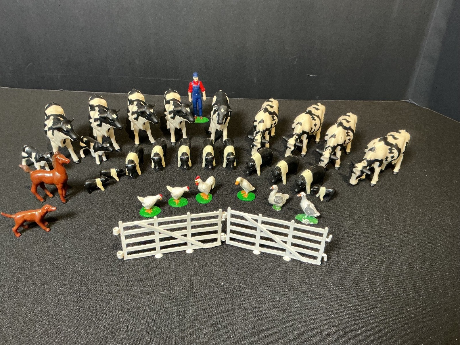 Vintage 1:32 scale 1990s ERTL Farm Animals Lot cow pig farmer chickens goose dog Vintage 1:32 scale 1990s ERTL Farm Animals Lot cow pig farmer chickens goose dog