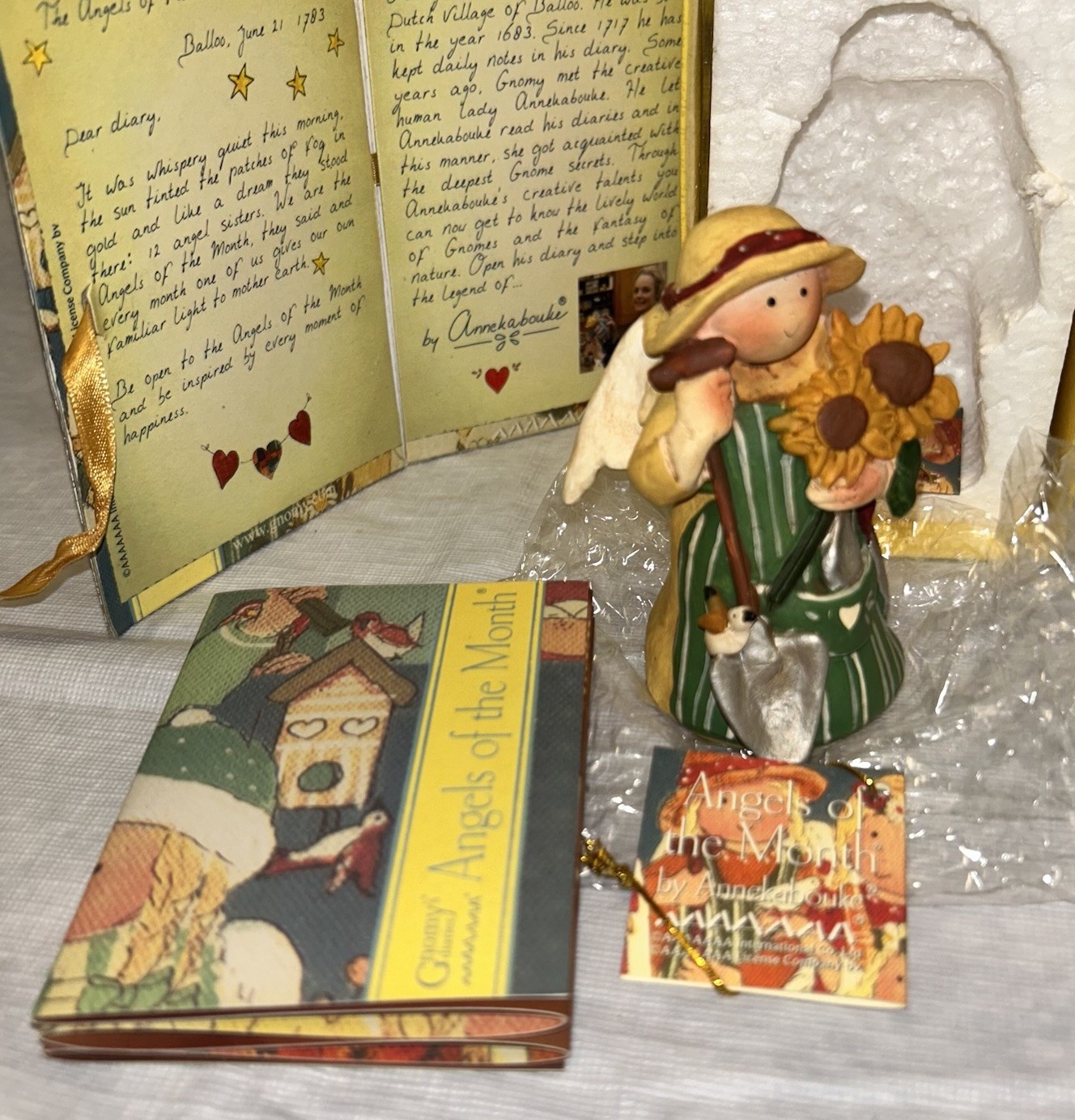 Gnomy’s 2002 Angel Of the Month August New W/Tags & Box Annekabouke Daisies