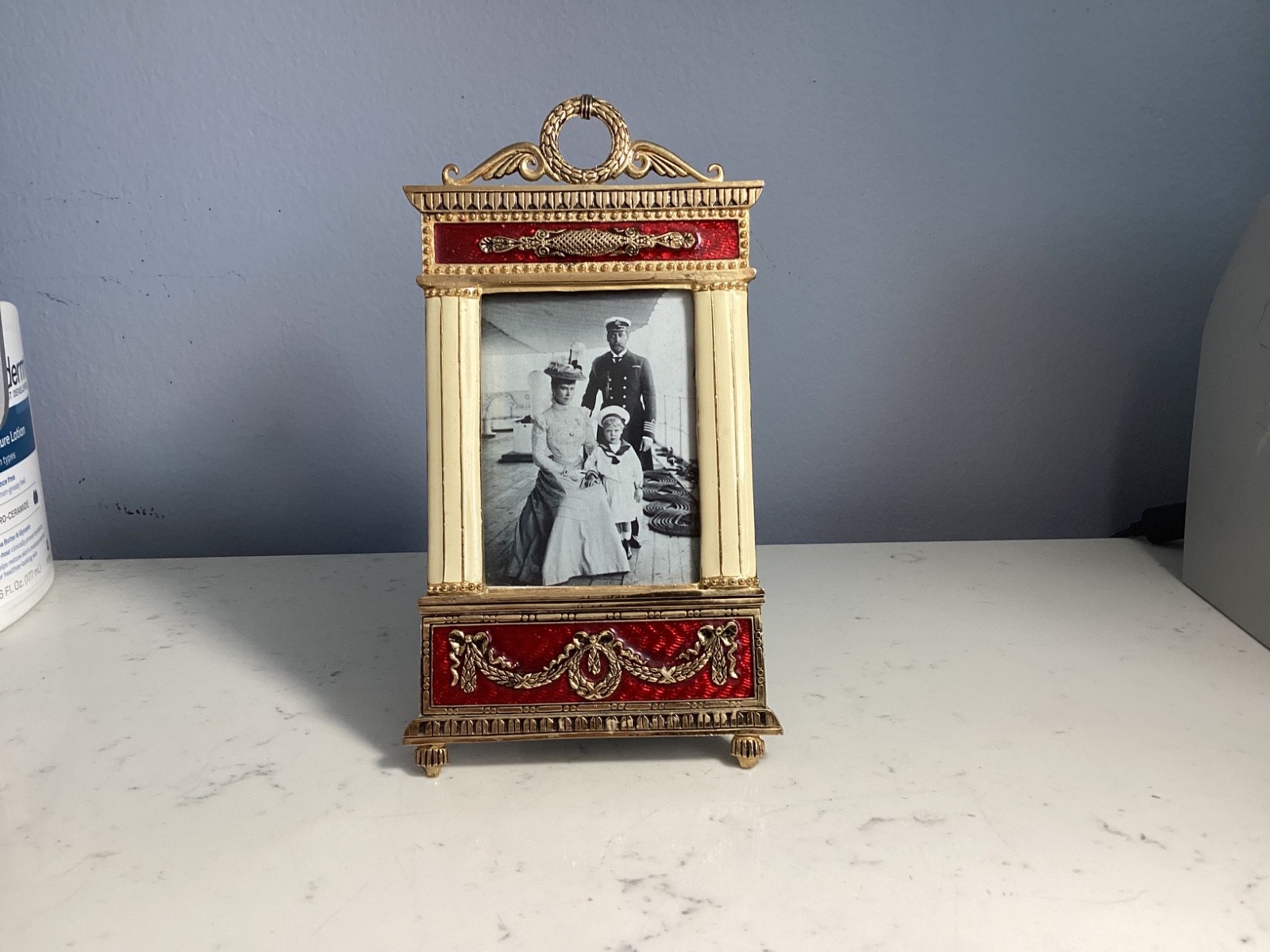 AUTHENTIC TERRAGRAFICS GOLD GILT RED ENAMEL RUSSIAN INSPIRED PICTURE FRAME NR