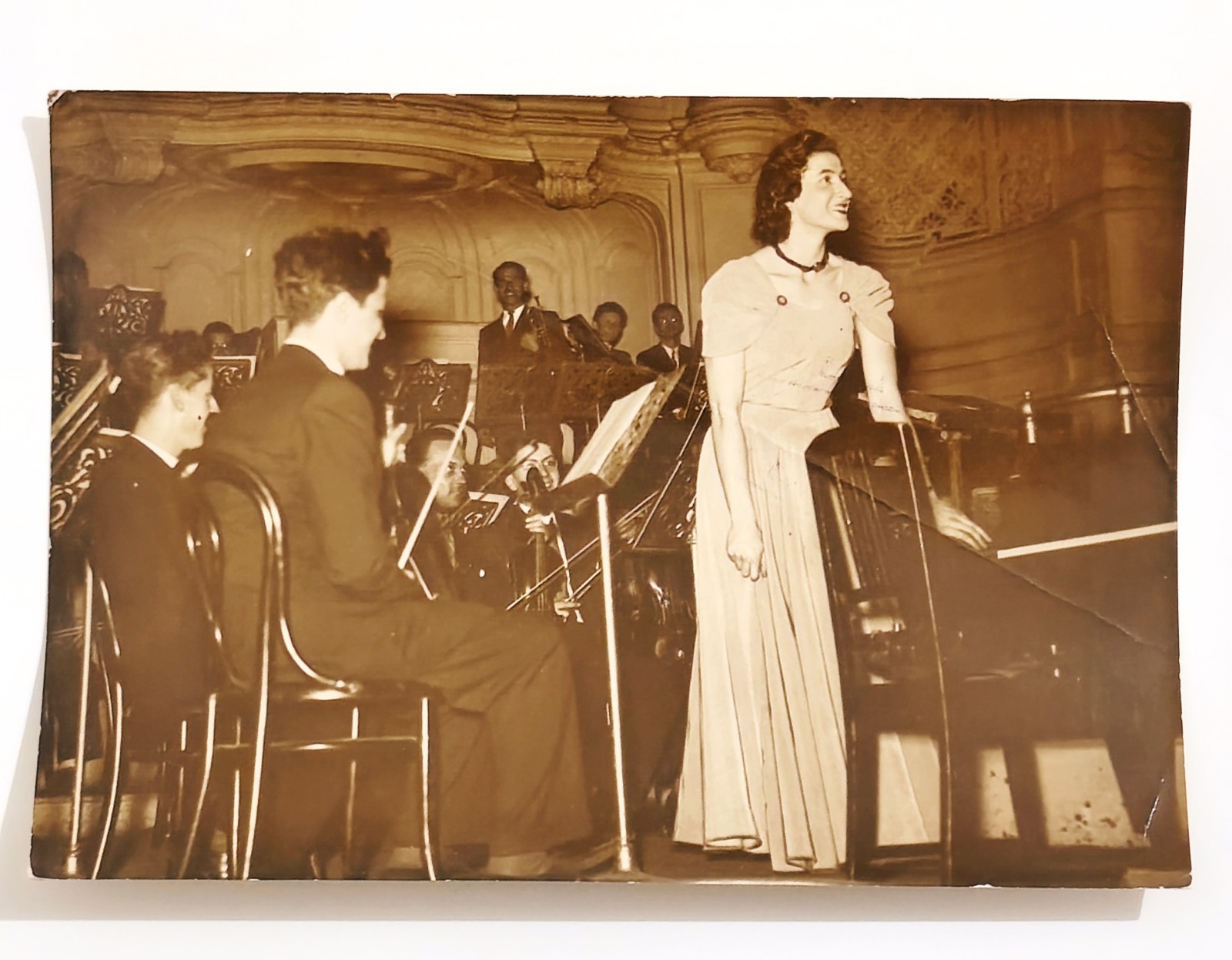 ​[RARE] Original Press Photo - Micheline Ostermeyer at the Salle Gaveau