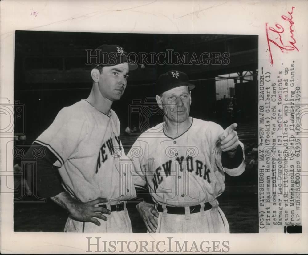 1950 Press Photo Harold Gilbert gets pointers from Leo Durocher in Pittsburgh. 1950 Press Photo Harold Gilbert gets pointers from Leo Durocher in Pittsburgh.
