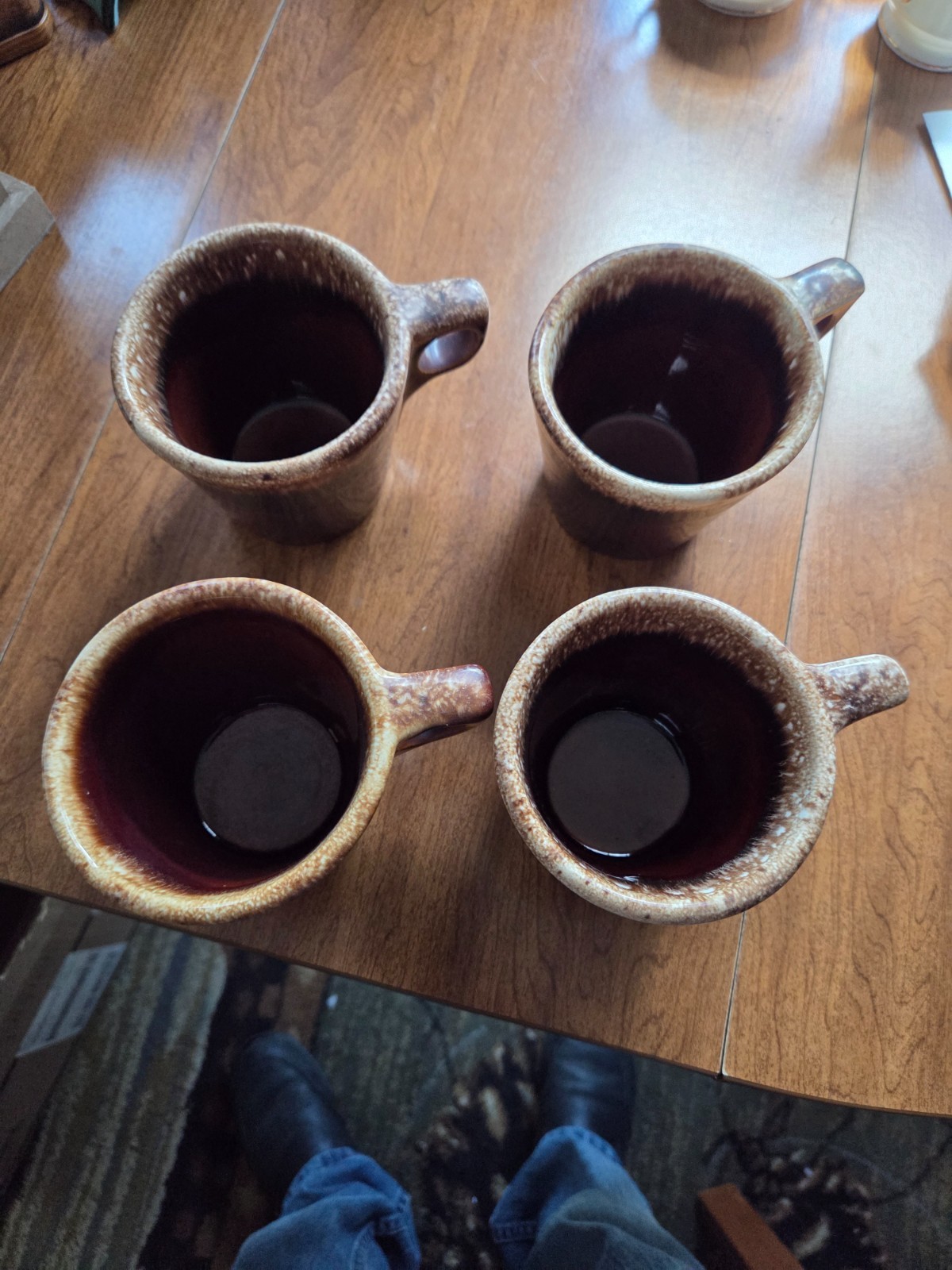 Set of 4 Hull USA coffee mugs in excellent condition