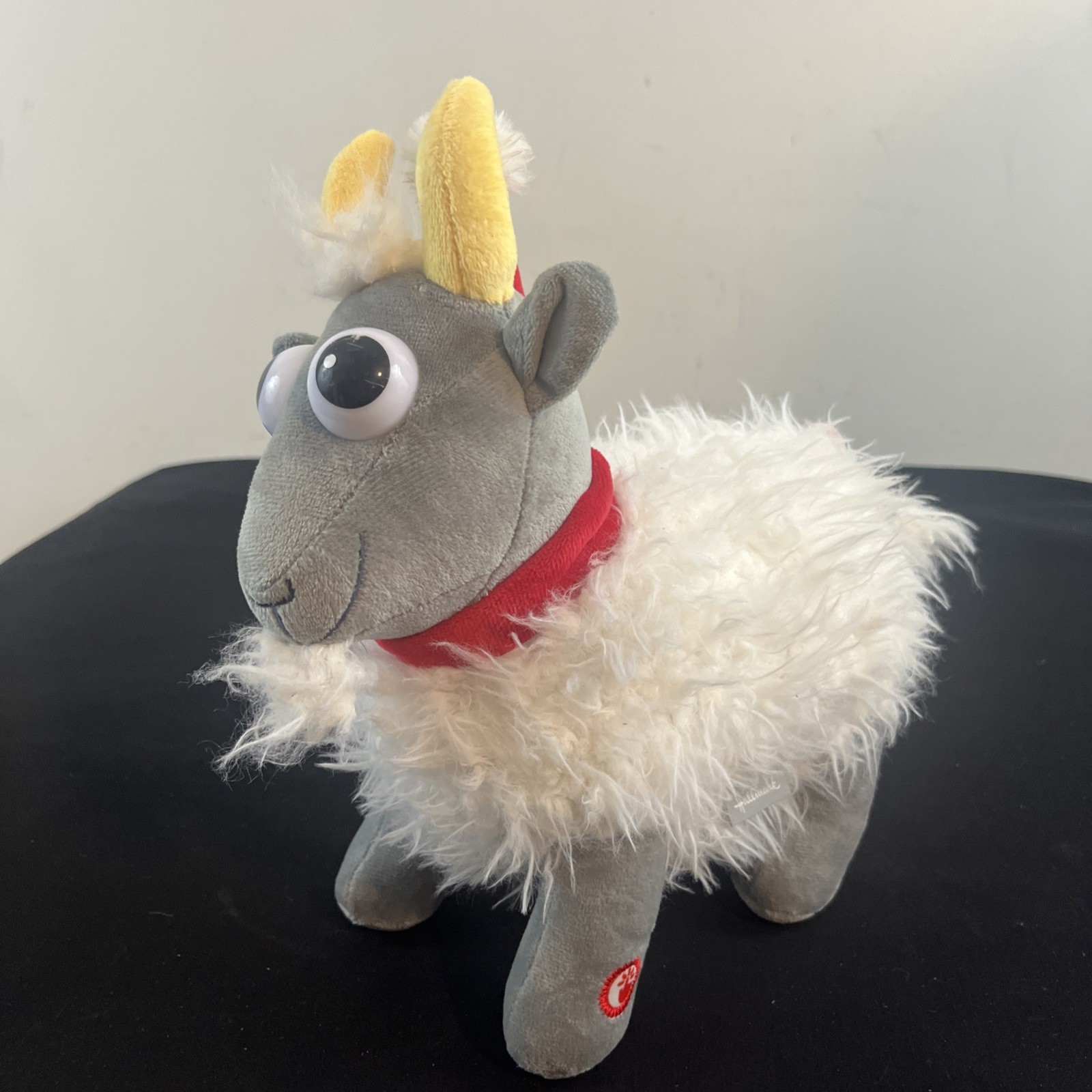Hallmark Christmas Screaming Goat Musical Deck The Halls Plush Works - See Video