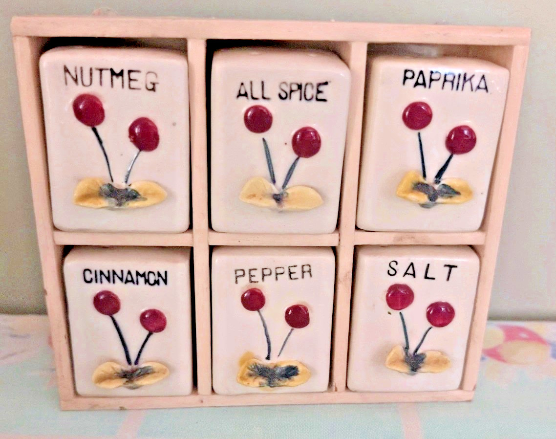Vintage Spice Set Wood Rack Ucagco Japan 6 Shakers Kitschy Country S&P Nutmeg 