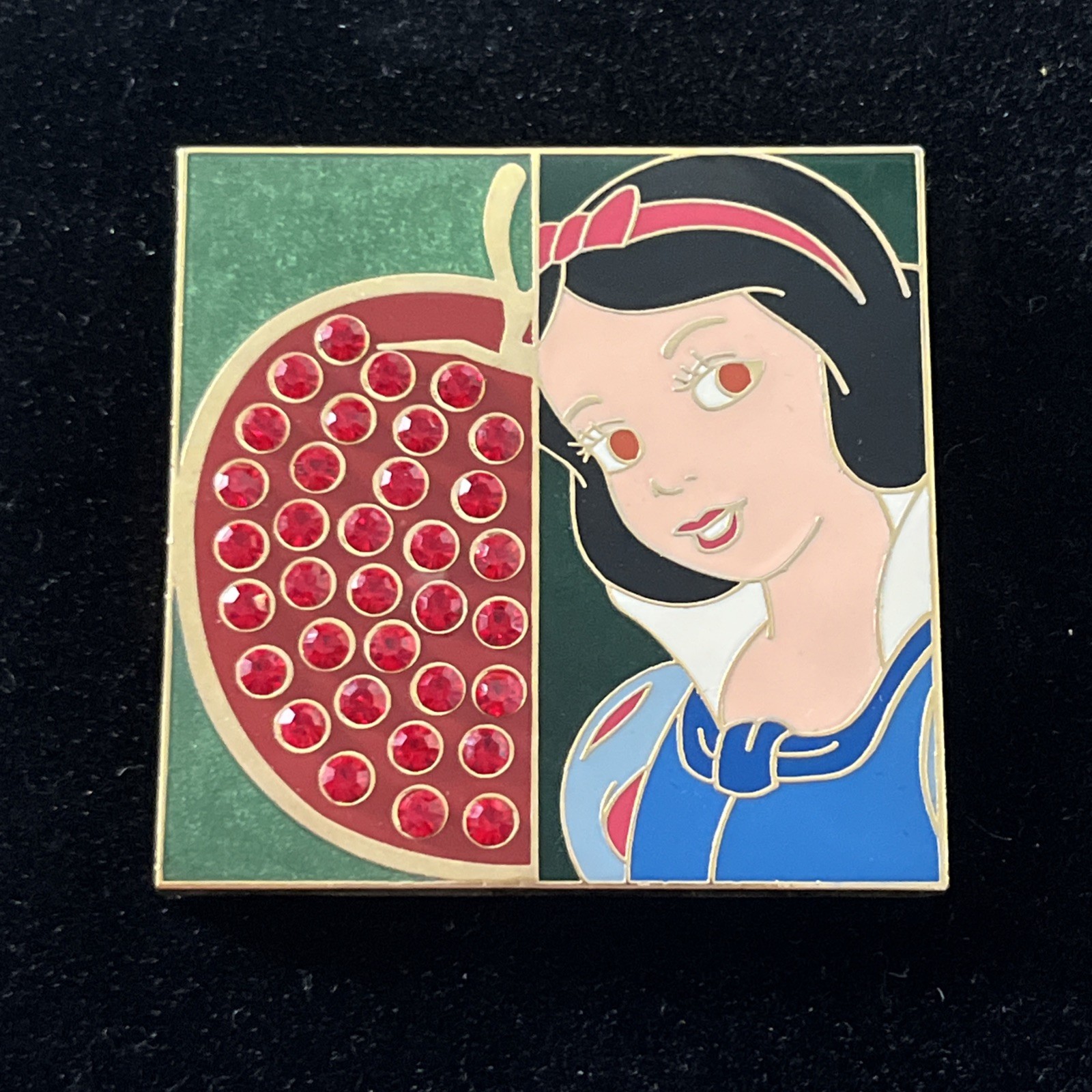 Disney Shopping Snow White & Apple Pave Pin LE 250 Rare 2006