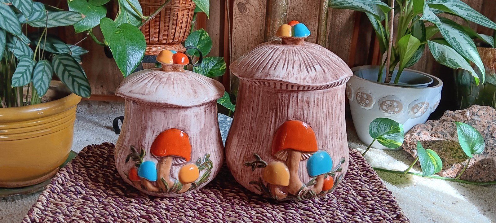 Vintage Arnel\'s 1975 Mushroom Canister Set 8\
