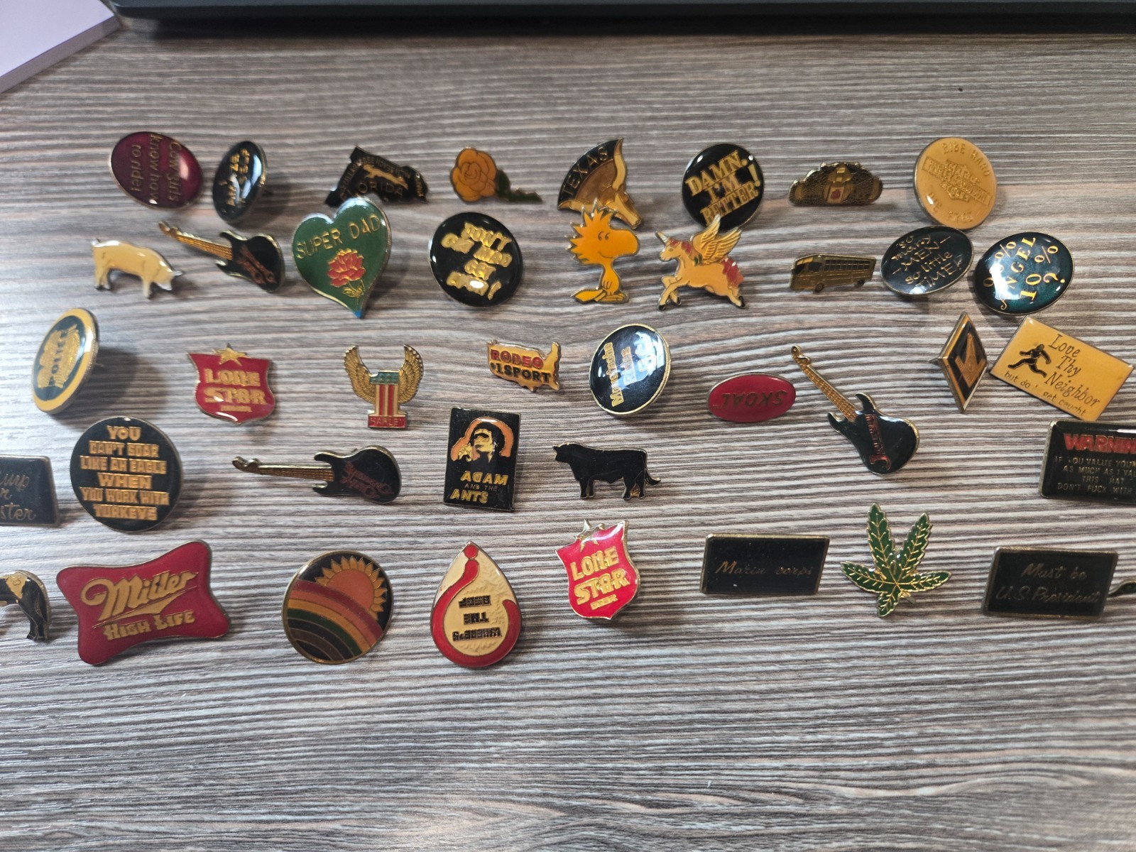 Huge Lot of 441 Vintage Lapel Pins Estate Collection - Beer Music Humor Animals Huge Lot of 441 Vintage Lapel Pins Estate Collection - Beer Music Humor Animals