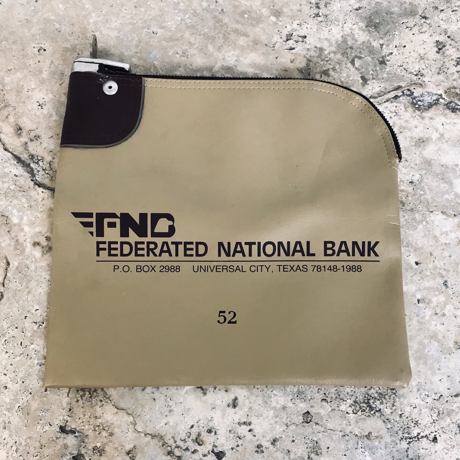 VINTAGE FNB FEDERATED NATIONAL BANK UNIVERSAL CITY TEXAS LOCKING DEPOSIT BAG