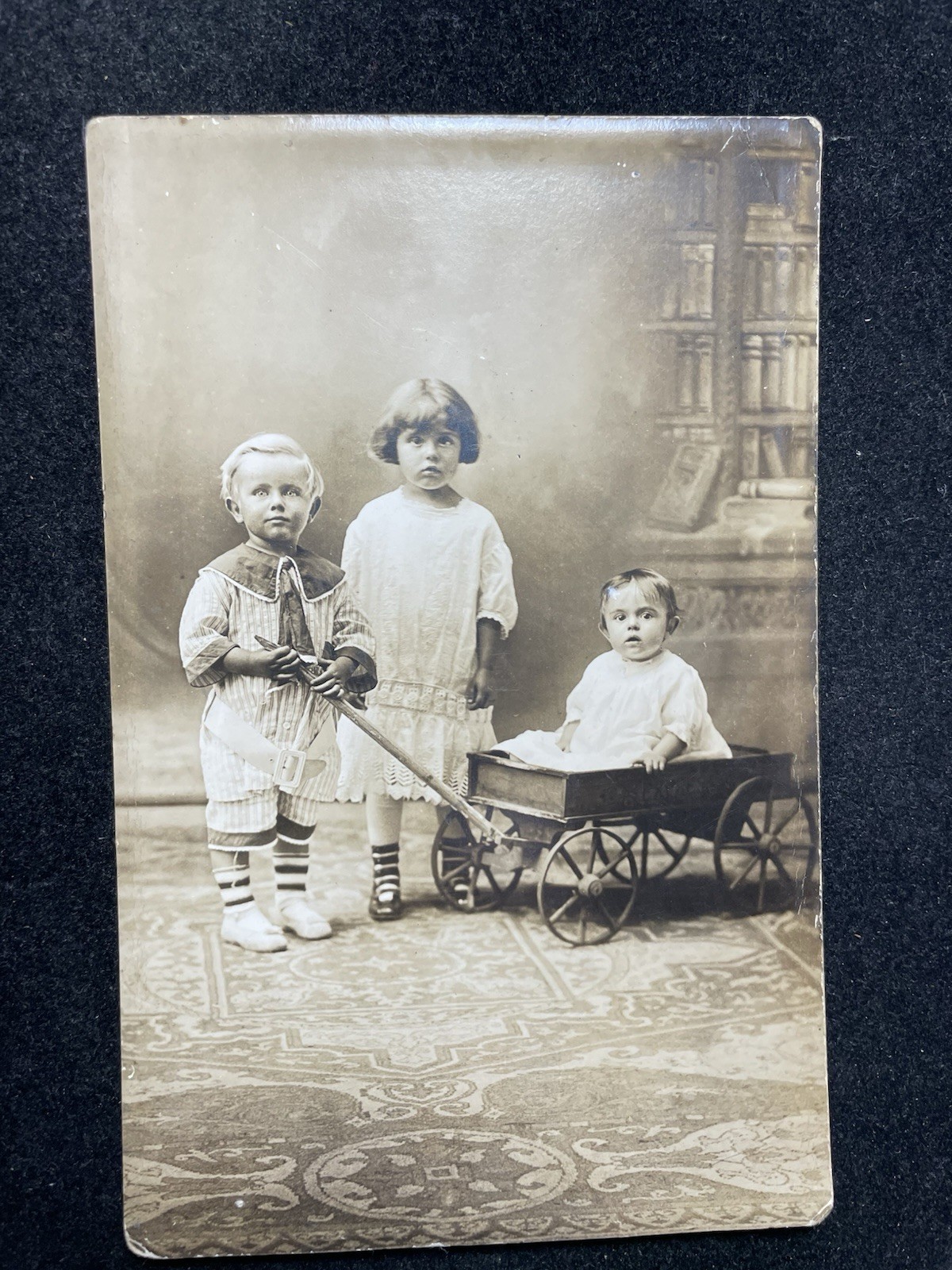 ANTIQUE EARLY 1900\'S REAL PHOTO POSTCARD YOUNG CHILDREN AND WAGON P116