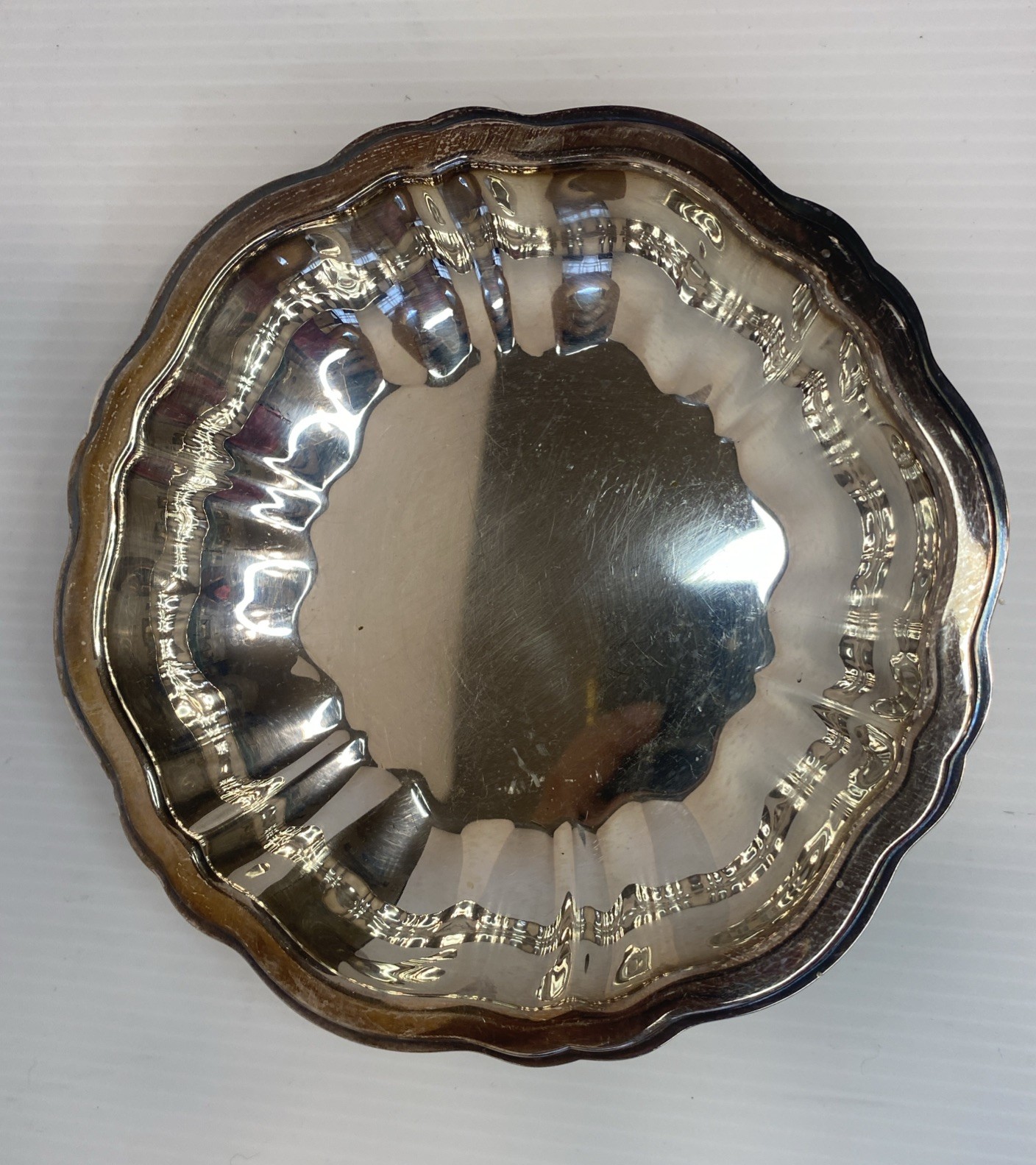 VTG WM Rogers Silverplate Chippendale Bowl Scalloped Rim EP Brass 5.5in 4907