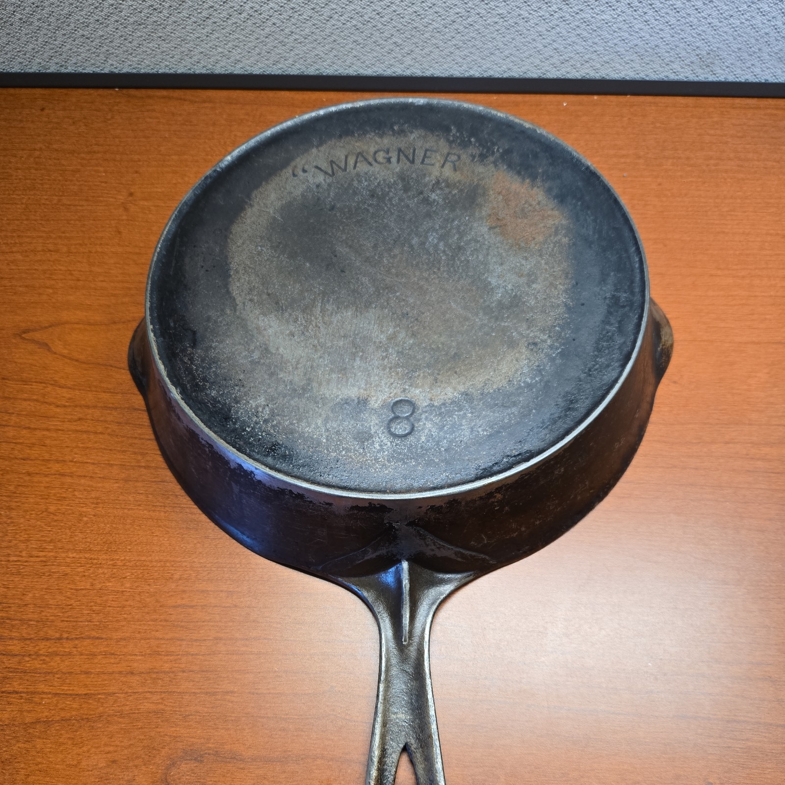 VINTAGE “WAGNER” ARCH LOGO CAST IRON SKILLET NO.8 HEAT RING 1RST SERIES VINTAGE “WAGNER” ARCH LOGO CAST IRON SKILLET NO.8 HEAT RING 1RST SERIES