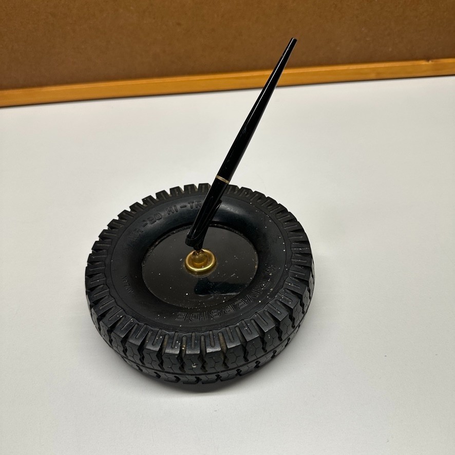 Vintage Riverside WR-20 Hi-Trac Tire Desk Pen Holder Automotive Advertising