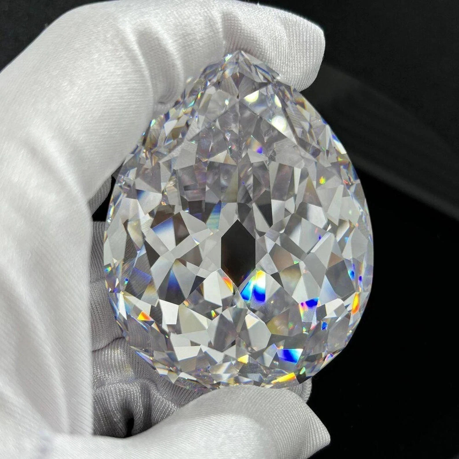 100 Ct+ Natural Certified Cambodian White Zircon Pear Cut Loose Gemstone 100 Ct+ Natural Certified Cambodian White Zircon Pear Cut Loose Gemstone