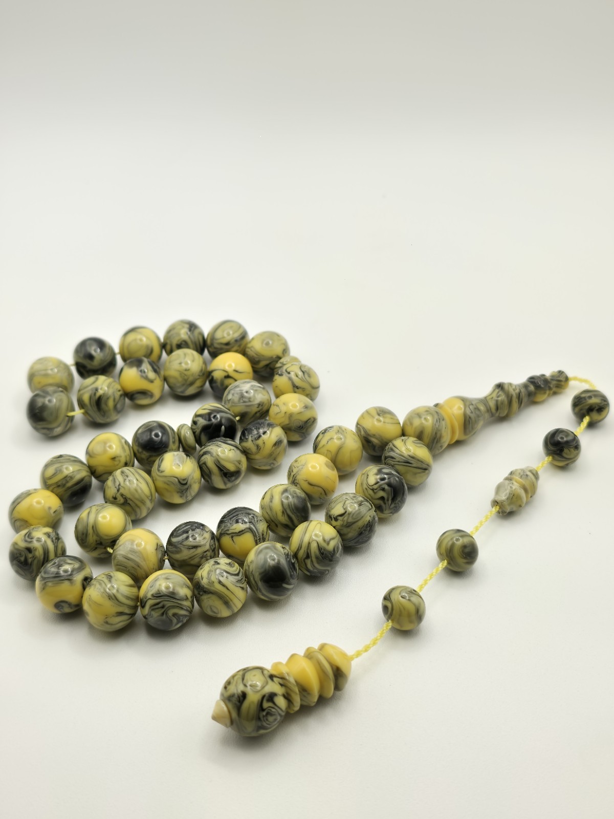 MISBAHA Sandalos 41 BEADS , 12 mm مسباح مسبحة مسكي سندلس اصفر عرق اسود MISBAHA Sandalos 41 BEADS , 12 mm مسباح مسبحة مسكي سندلس اصفر عرق اسود