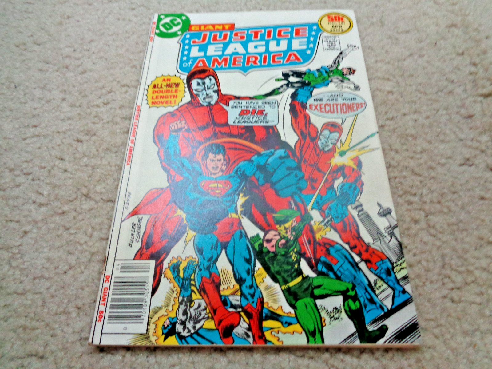 JUSTICE LEAGUE OF AMERICA #141 1ST MANHUNTERS TEAM APP. HOT LANTERNS SHOW COMIC