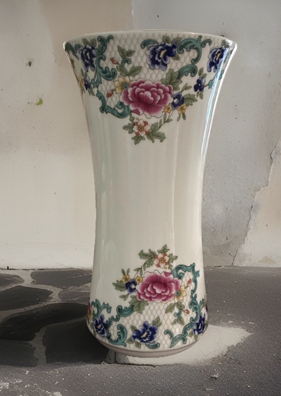 Royal Dalton 1981 Vtg Floral Vase For Spring~Country/traditional 9”x5”-backstamp Royal Dalton 1981 Vtg Floral Vase For Spring~Country/traditional 9”x5”-backstamp