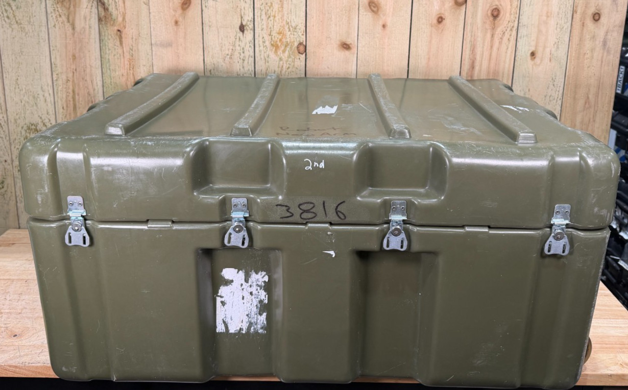 Pelican Hardigg Rolling Case 37x27x18.5\