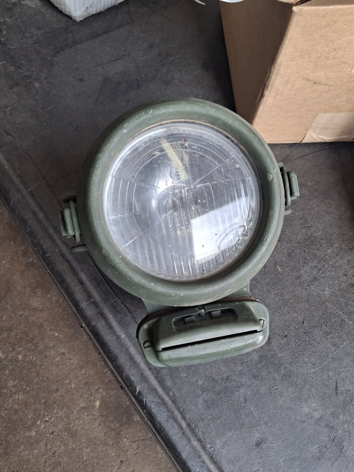 LAV-25 VEHICLE HELLA 1A3 001 123-087 GREEN HEADLAMP HEAD LIGHT 6220-01-447-2133