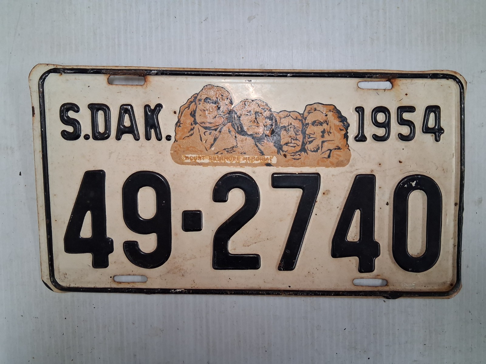 1954 South Dakota   License Plate Tag RUSHMORE
