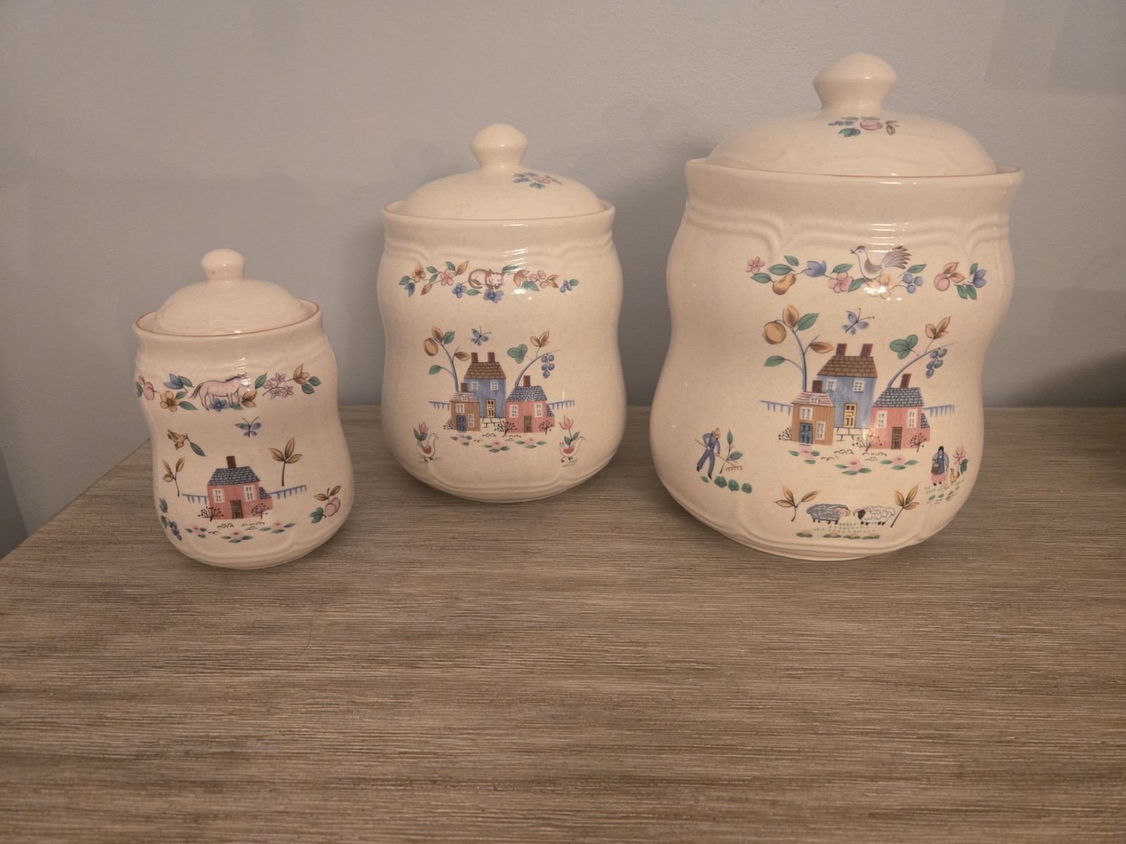Vintage International Heartland 3 piece Canister Set w/lids- Cottage  Excellent 