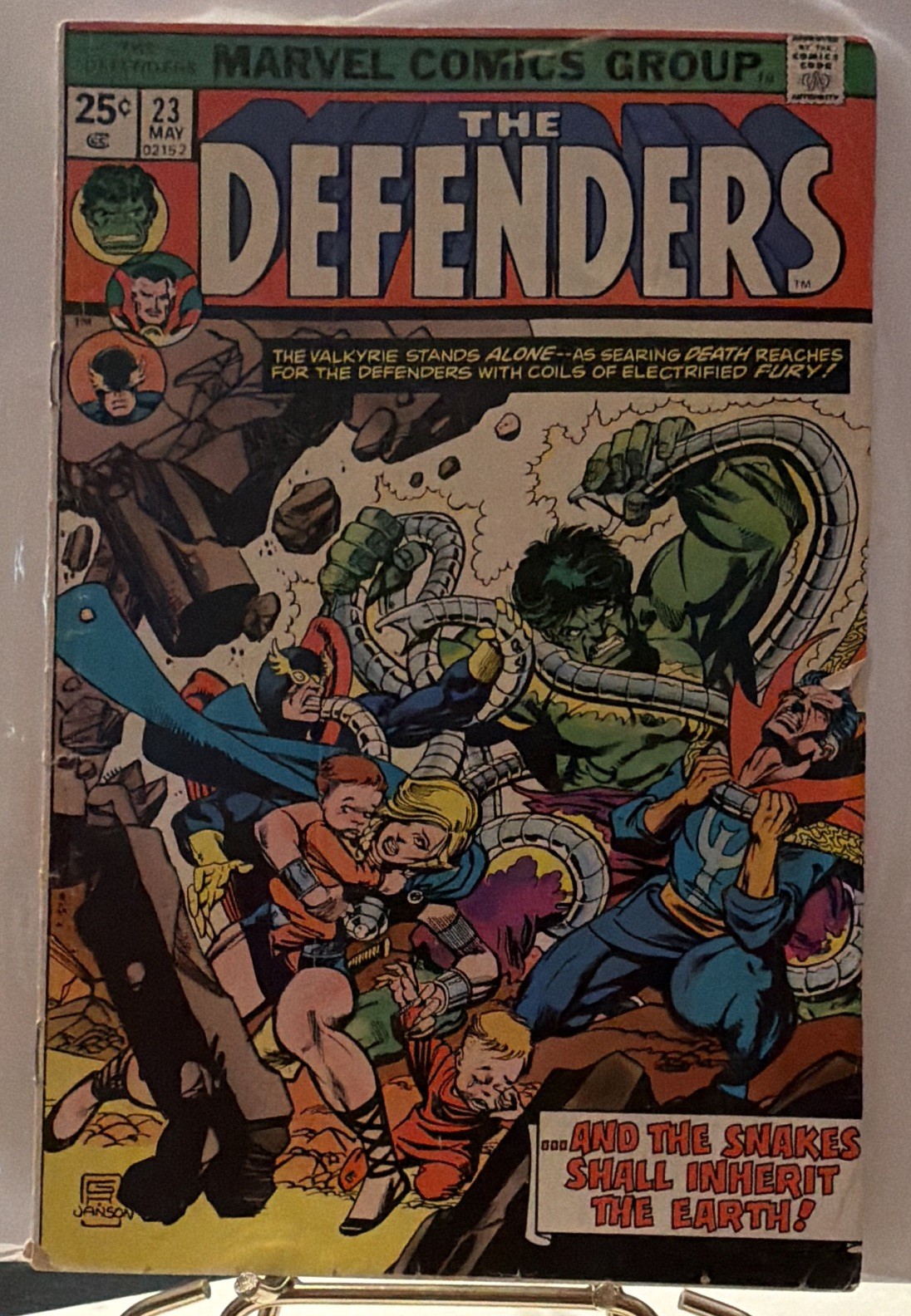 Marvel Comics The Defenders #23 (May 1975) Bronze Age Hulk Single Issue Marvel Comics The Defenders #23 (May 1975) Bronze Age Hulk Single Issue