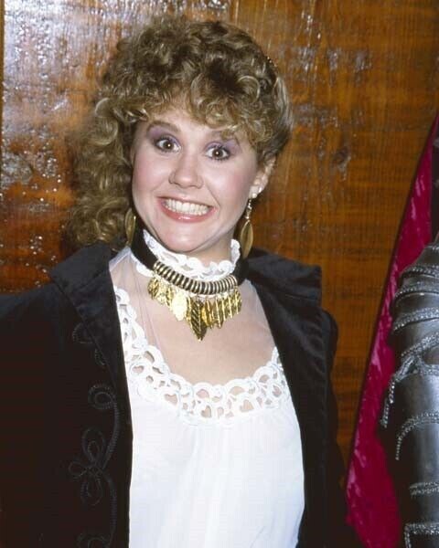 Linda Blair circa 1980 with big smile poses for Press Image 4x6 Photo Print Linda Blair circa 1980 with big smile poses for Press Image 4x6 Photo Print