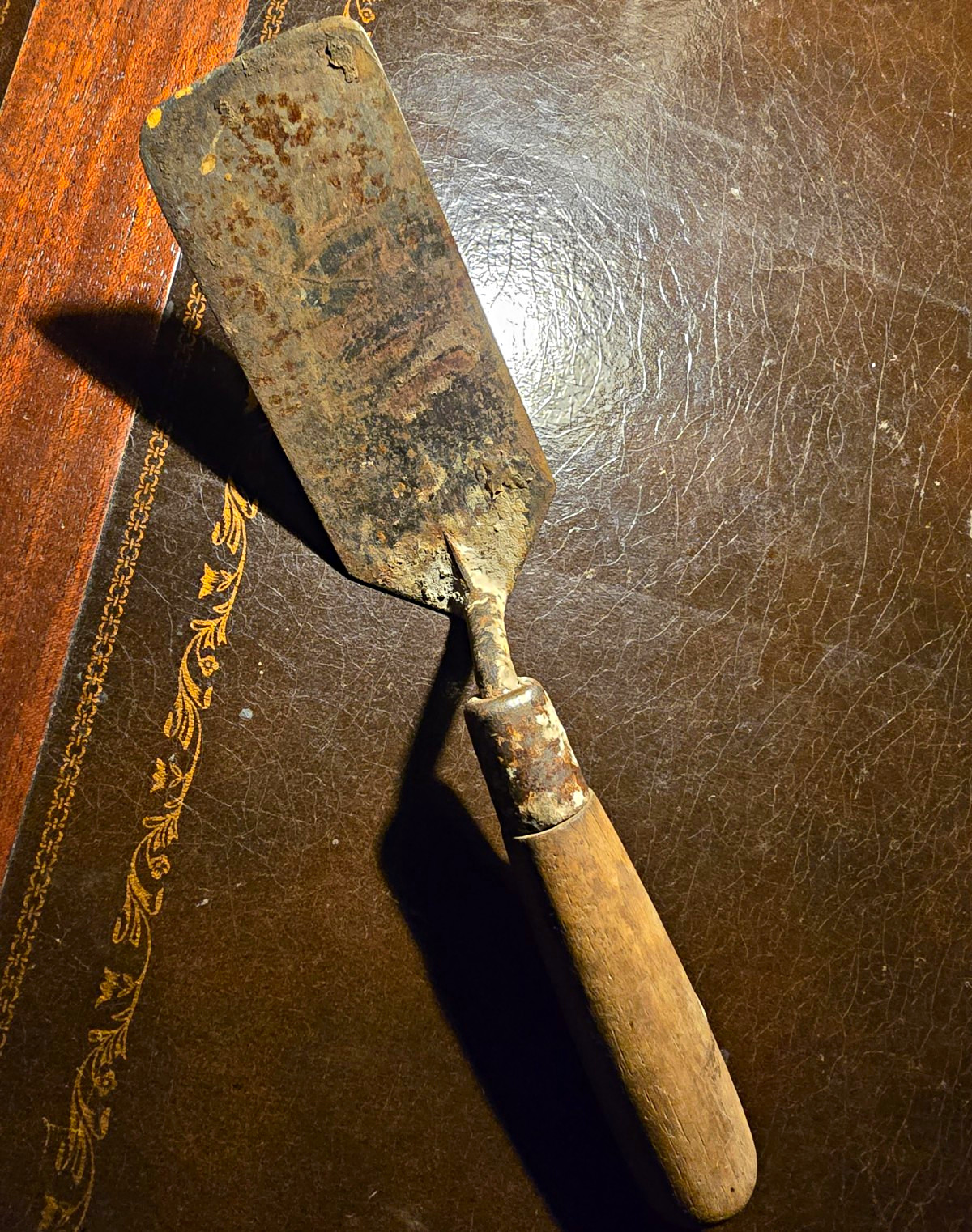 Antique Steel Finishing Trowel Wood Handle Concrete Flooring Mason Plaster Tool