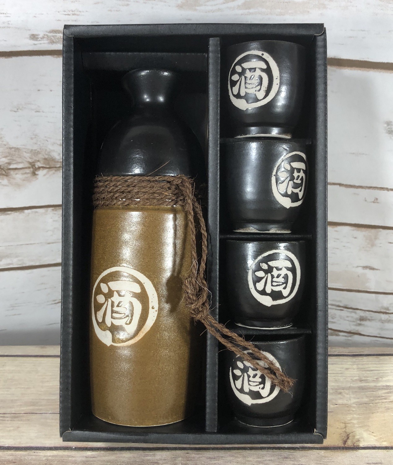 NEW Nawamaki Japanese Sake Set 4 Cups Porcelain IN BOX Bottle Cups NEW Nawamaki Japanese Sake Set 4 Cups Porcelain IN BOX Bottle Cups