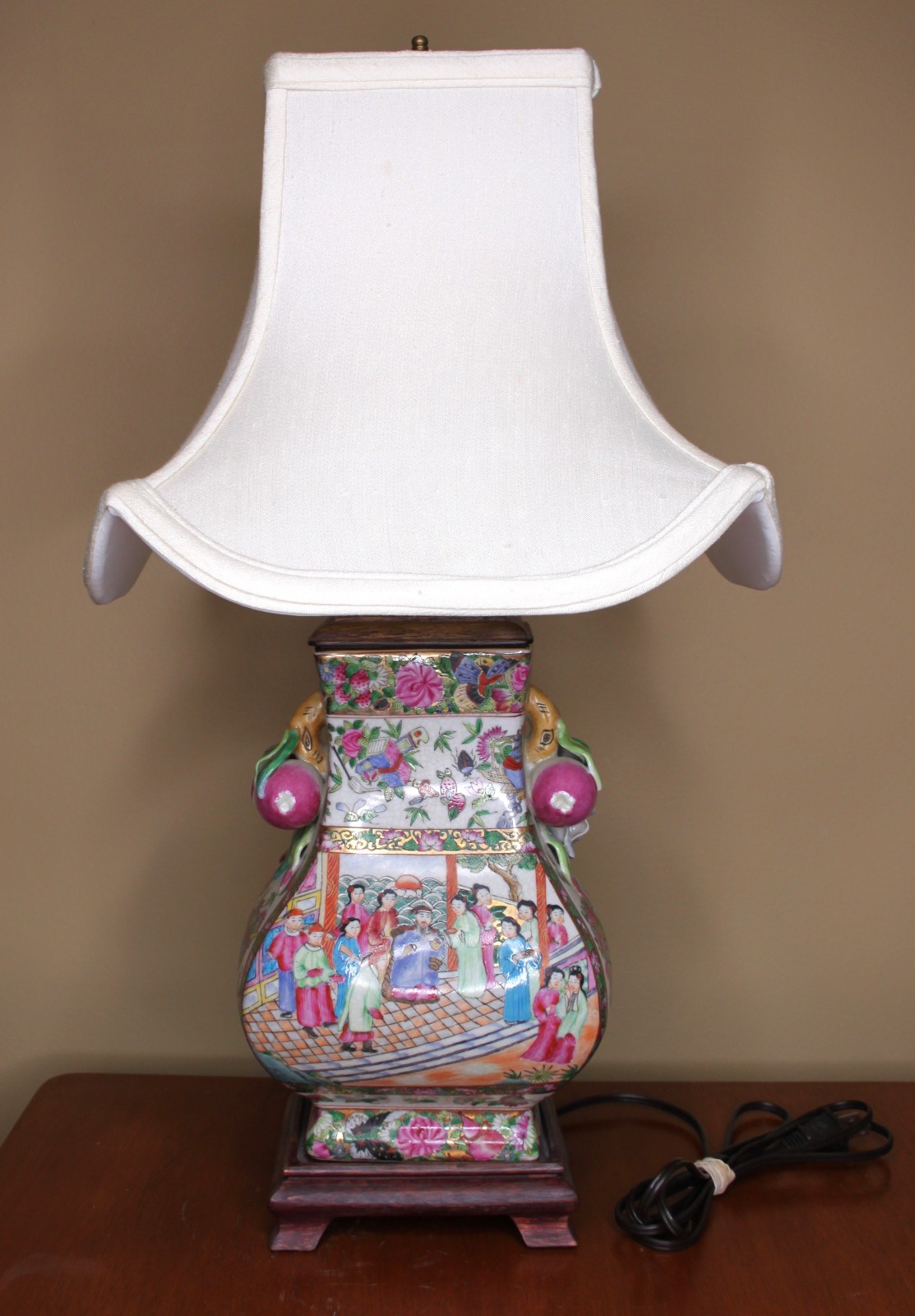 Vintage Chinese Rose Mandarin / Rose Medallion Porcelain Table Lamp
