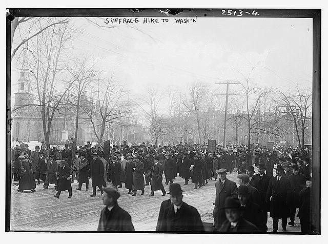 Photo:Suffrage Hike to Washington DC 1913 Parade Crowd