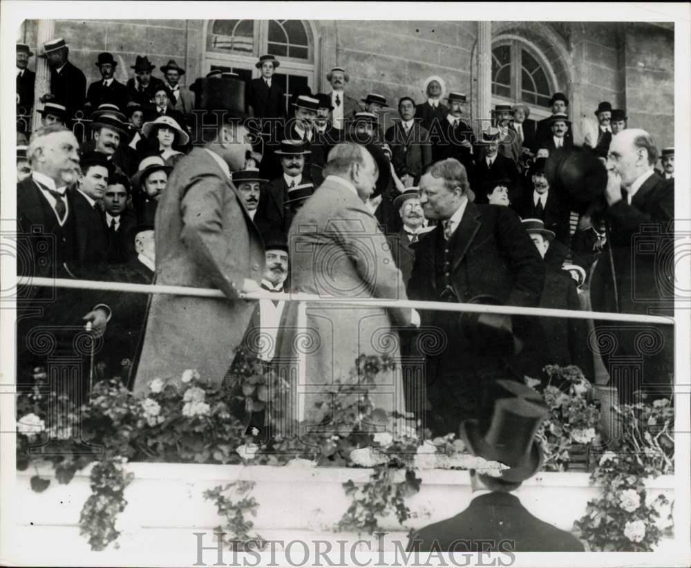 1913 Press Photo Col. Roosevelt shake hands with acting president of Argentina