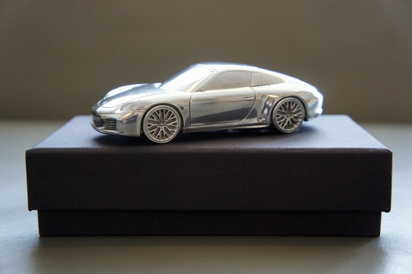 NIB Porsche 911 991 Targa 4 Chrome Aluminum Model Scale 1:43 Billet Paperweight