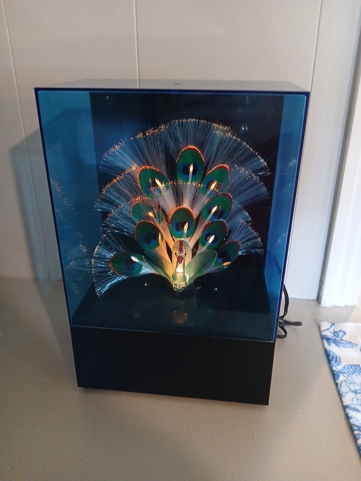 Vintage 1987 Yirng Shehng Fiber Optic Light Peacock Lamp - Music Box(works) Vintage 1987 Yirng Shehng Fiber Optic Light Peacock Lamp - Music Box(works)