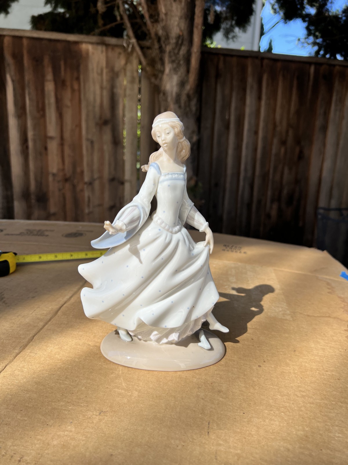 Vintage Elegant Lladro Porcelain Figurine 4828 LOST SLIPPER CINDERELLA 9.75 Vintage Elegant Lladro Porcelain Figurine 4828 LOST SLIPPER CINDERELLA 9.75