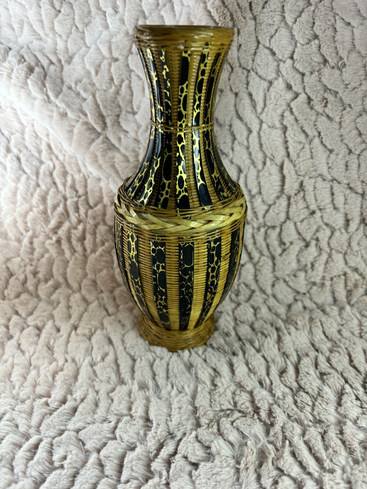 VTG Chinese woven bamboo Vase d/ with gold paint Porcelain liner Zhejiang 8 VTG Chinese woven bamboo Vase d/ with gold paint Porcelain liner Zhejiang 8